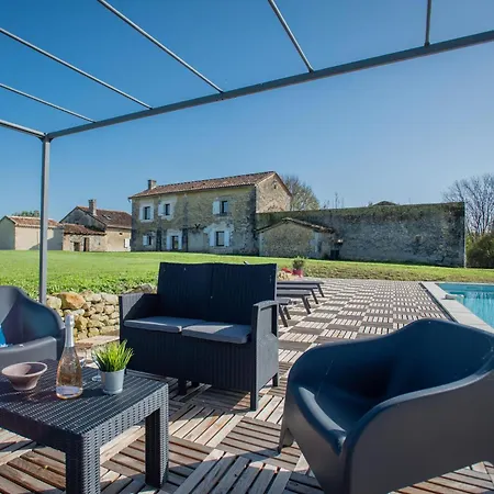 Les Escures 2 Holiday home