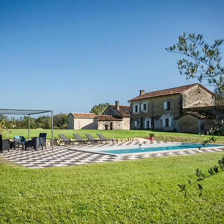 Holiday home Les Escures 2 Champagne-et-Fontaine