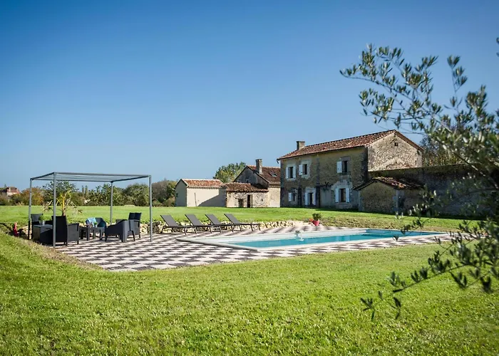 Vakantiehuis Les Escures 2 Champagne-et-Fontaine