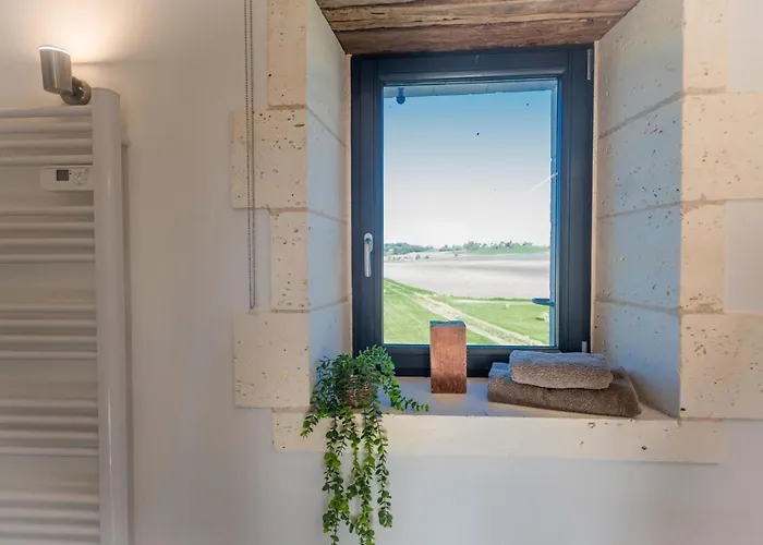 Les Escures 2 * Champagne-et-Fontaine