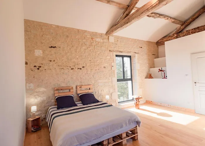 Les Escures 2 * Champagne-et-Fontaine