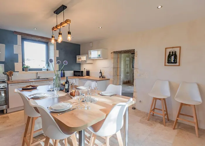 Les Escures 2 * Champagne-et-Fontaine